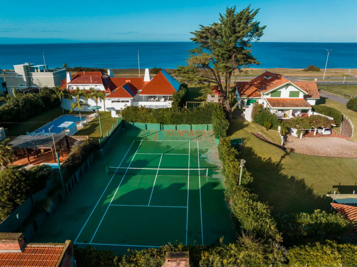 Casa ID.2099 - FRENTE AL MAR EXCELENTE VISTA- MUY BUENA CASA MUY BIEN EQUIPADA.