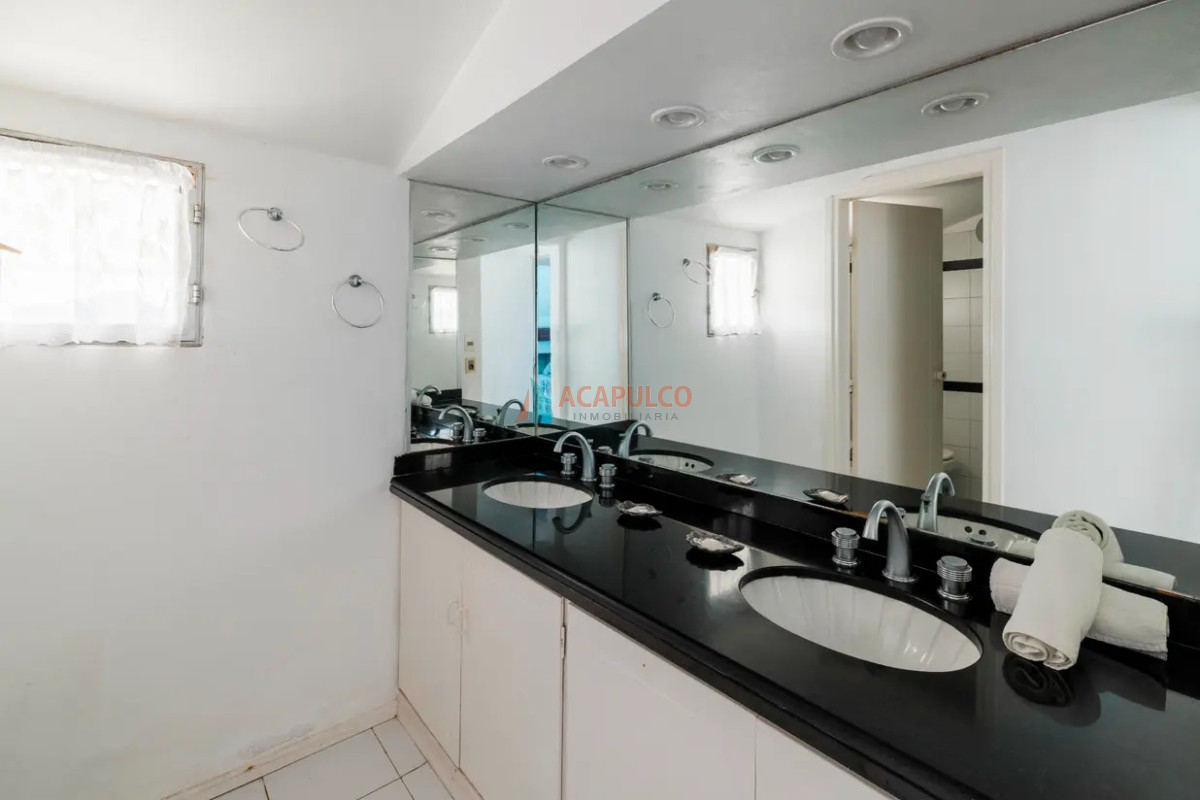 Casa ID.2099 - FRENTE AL MAR EXCELENTE VISTA- MUY BUENA CASA MUY BIEN EQUIPADA.