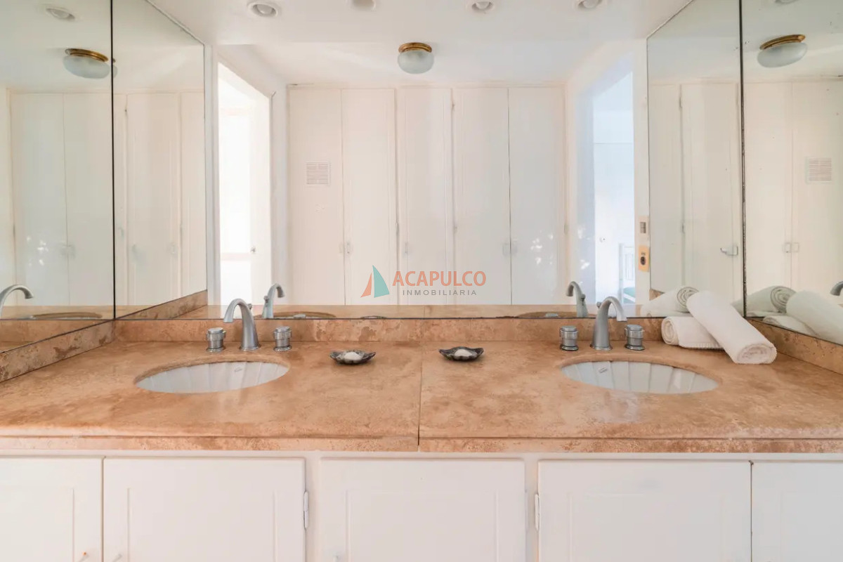 Casa ID.2099 - FRENTE AL MAR EXCELENTE VISTA- MUY BUENA CASA MUY BIEN EQUIPADA.