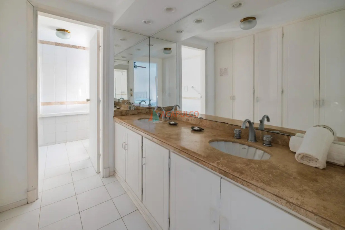 Casa ID.2099 - FRENTE AL MAR EXCELENTE VISTA- MUY BUENA CASA MUY BIEN EQUIPADA.