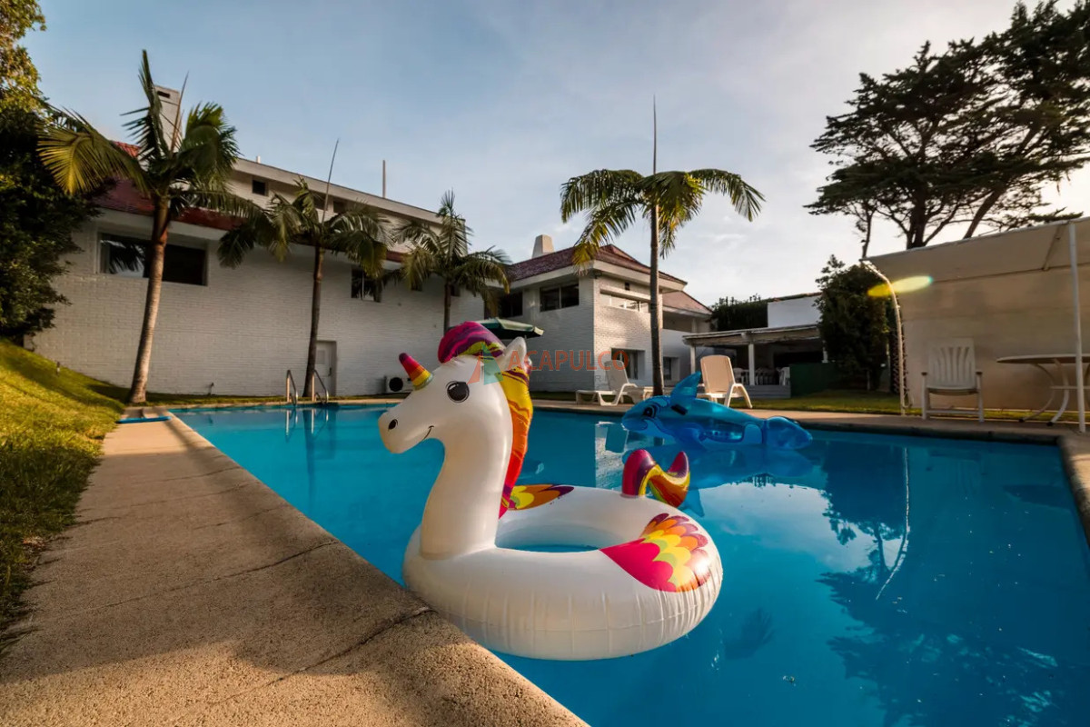 Casa ID.2099 - FRENTE AL MAR EXCELENTE VISTA- MUY BUENA CASA MUY BIEN EQUIPADA.