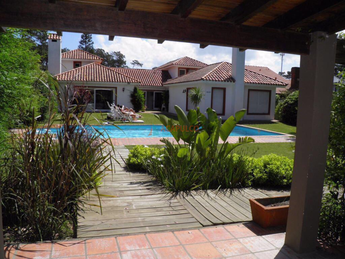 Casa ID.2721 - Casa en San Rafael, 4 dormitorios 