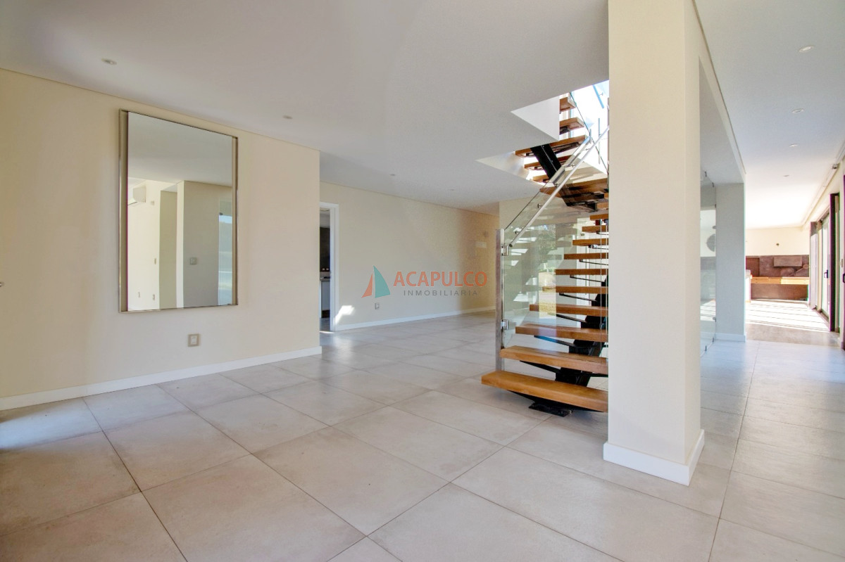 Casa ID.6184 - Venta Casa Barrio Privado  4 dormitorios, barbacoa cerrada, piscina climatizada, jacuzzi, sauna y gimnasio