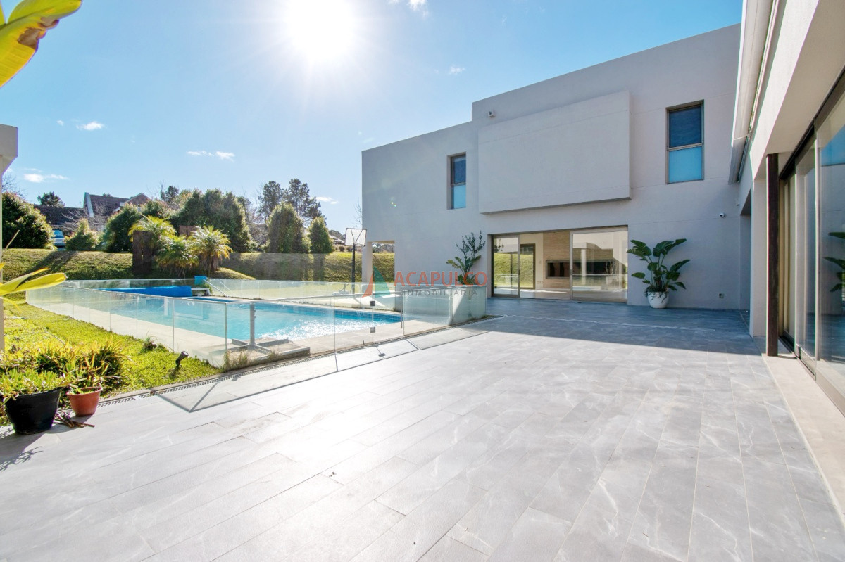 Casa ID.6184 - Venta Casa Barrio Privado  4 dormitorios, barbacoa cerrada, piscina climatizada, jacuzzi, sauna y gimnasio