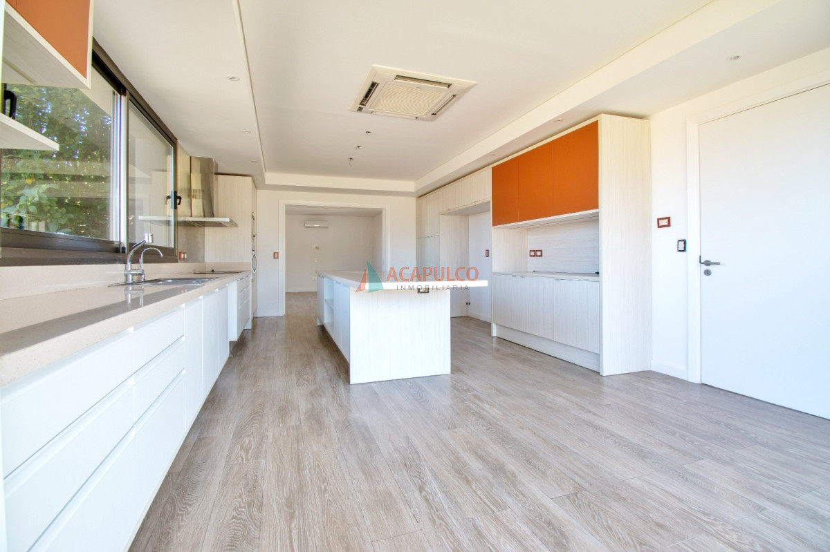 Casa ID.6184 - Venta Casa Barrio Privado  4 dormitorios, barbacoa cerrada, piscina climatizada, jacuzzi, sauna y gimnasio