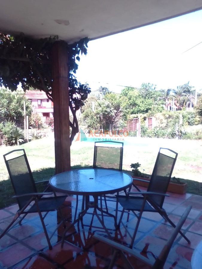 Casa Ref.4489/Casa-de-3-dormitorios-y-piscina-en-Cantegril---Punta-del-Este - Casa de 3 dormitorios y piscina en Cantegril - Punta del Este