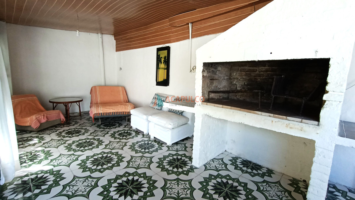 Casa Ref.2459 - Venta de cómoda casa en La Barra - 3 dormtiorios y 2 baños