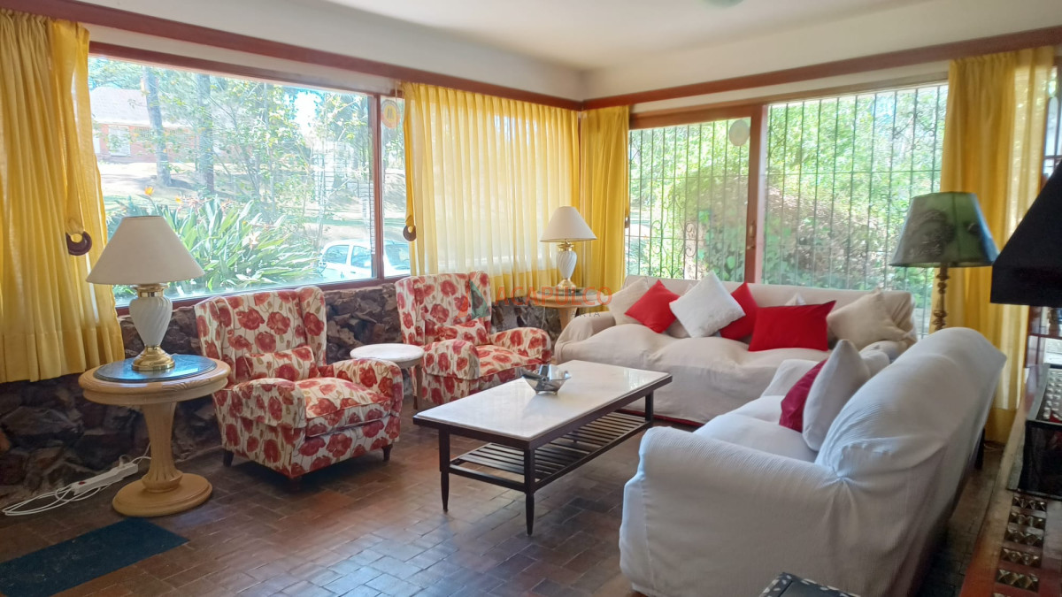 Casa Ref.2445/CASA-A-METROS-DEL-MAR---Alquiler-de-temporada---3-dormitorios-2-baños---fondo-parrillero--Punta-del-Este - CASA A METROS DEL MAR - Alquiler de temporada - 3 dormitorios 2 baños - fondo parrillero -Punta del Este