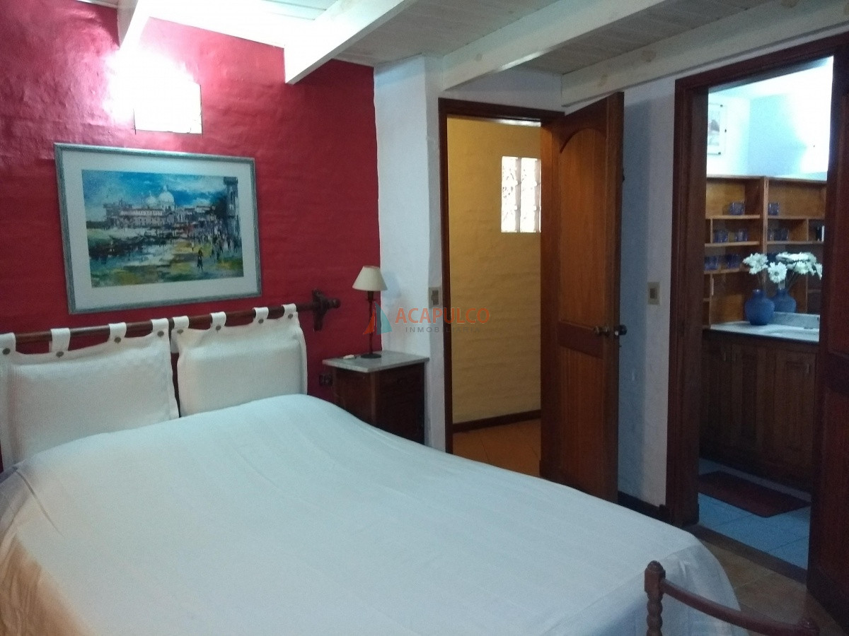 Casa Ref.2610/JARDINES-DE-CORDOBA---MUY-LINDA-CASA-DE-4-DORMITORIOS- - CASA EN VENTA 4 DORMITORIOS  Y DEPENDENCIA DE SERVICIO, PUNTA DEL ESTE