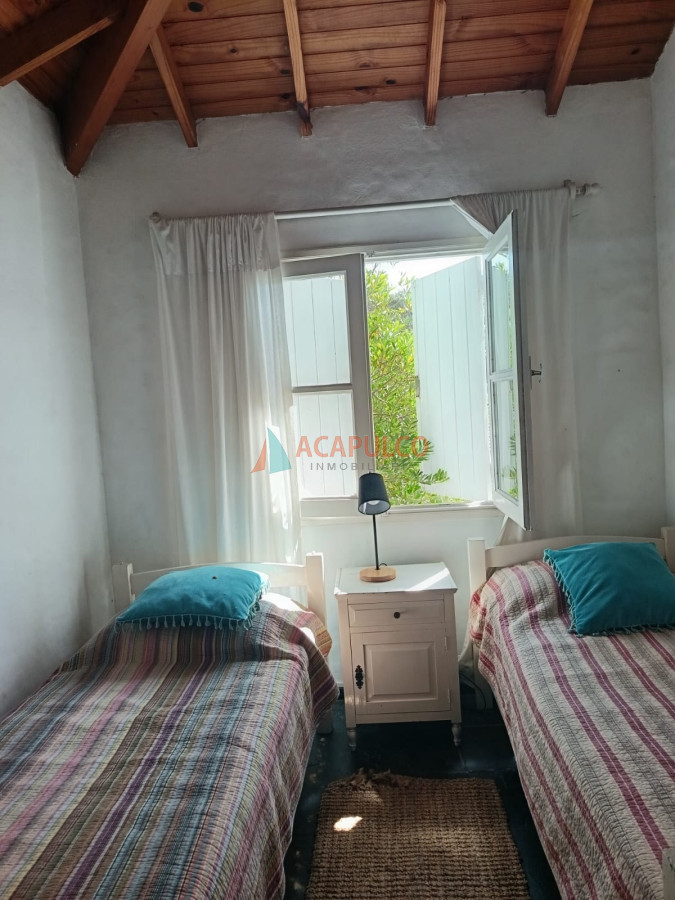 Apartamento ID.4702 - Casa en venta en La Barra frente al Mar 