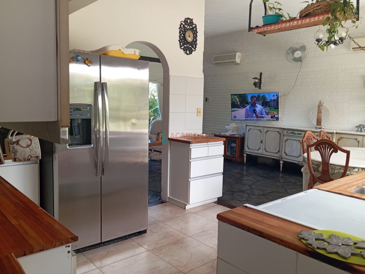 Casa Ref.2446 - CASA EN PINARES A 300 METROS DEL MAR - 4 dormitorios 3 baños y parque con Parrillero