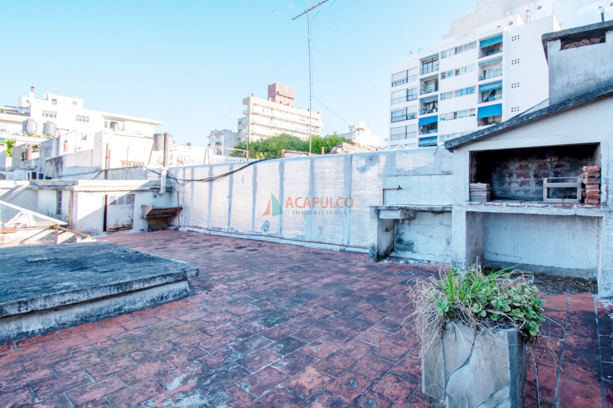 Casa Ref.6052 - Venta Casa Pocitos Nuevo 2 dormitorios a RECICLAR