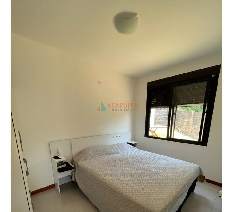 Casa Ref.4576 - Casa en Venta - Cantegril - Punta Este - 4 dormitorios y 3 baños - piscina climatizada 