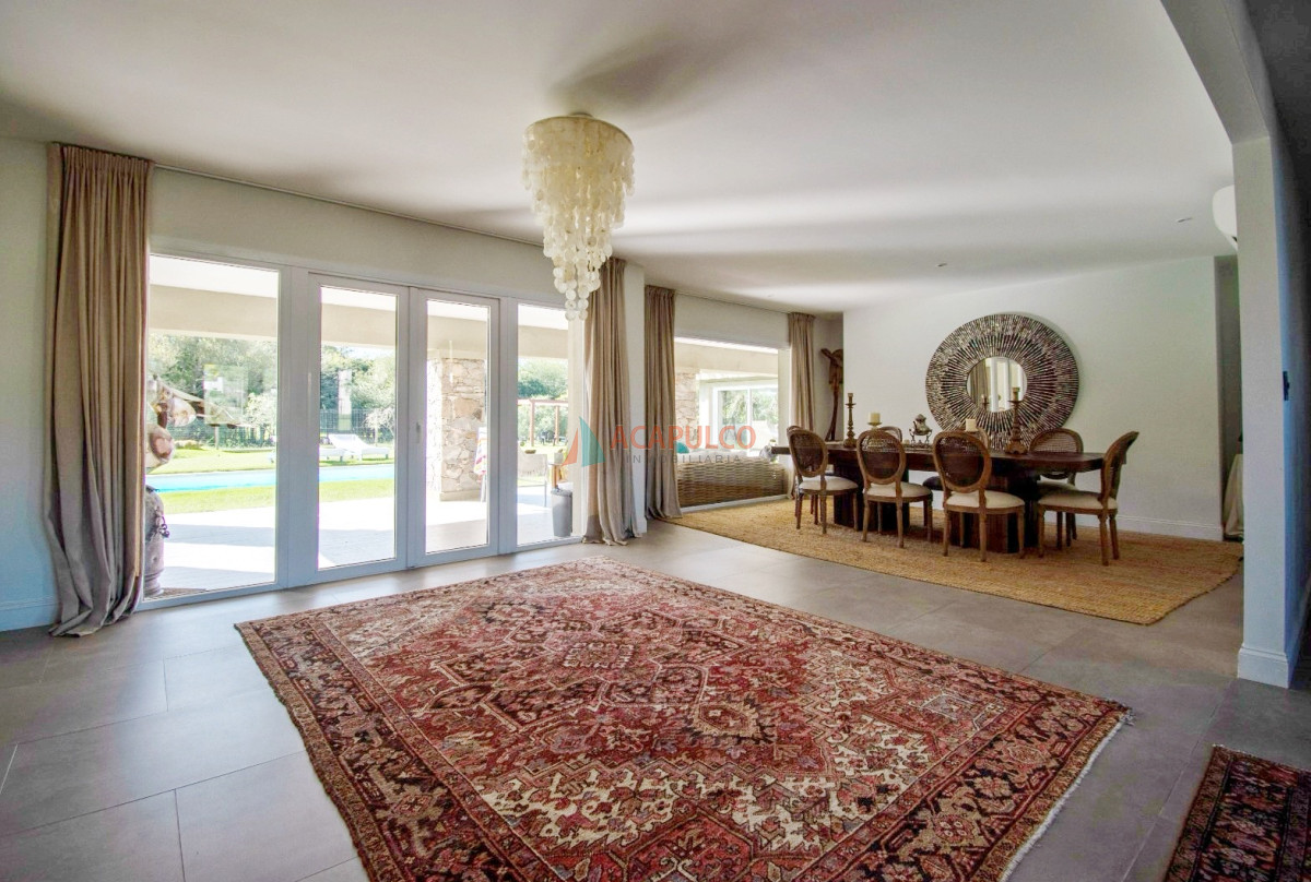 Casa ID.5190 - Venta Casa 4 dormitorios Barrio Privado