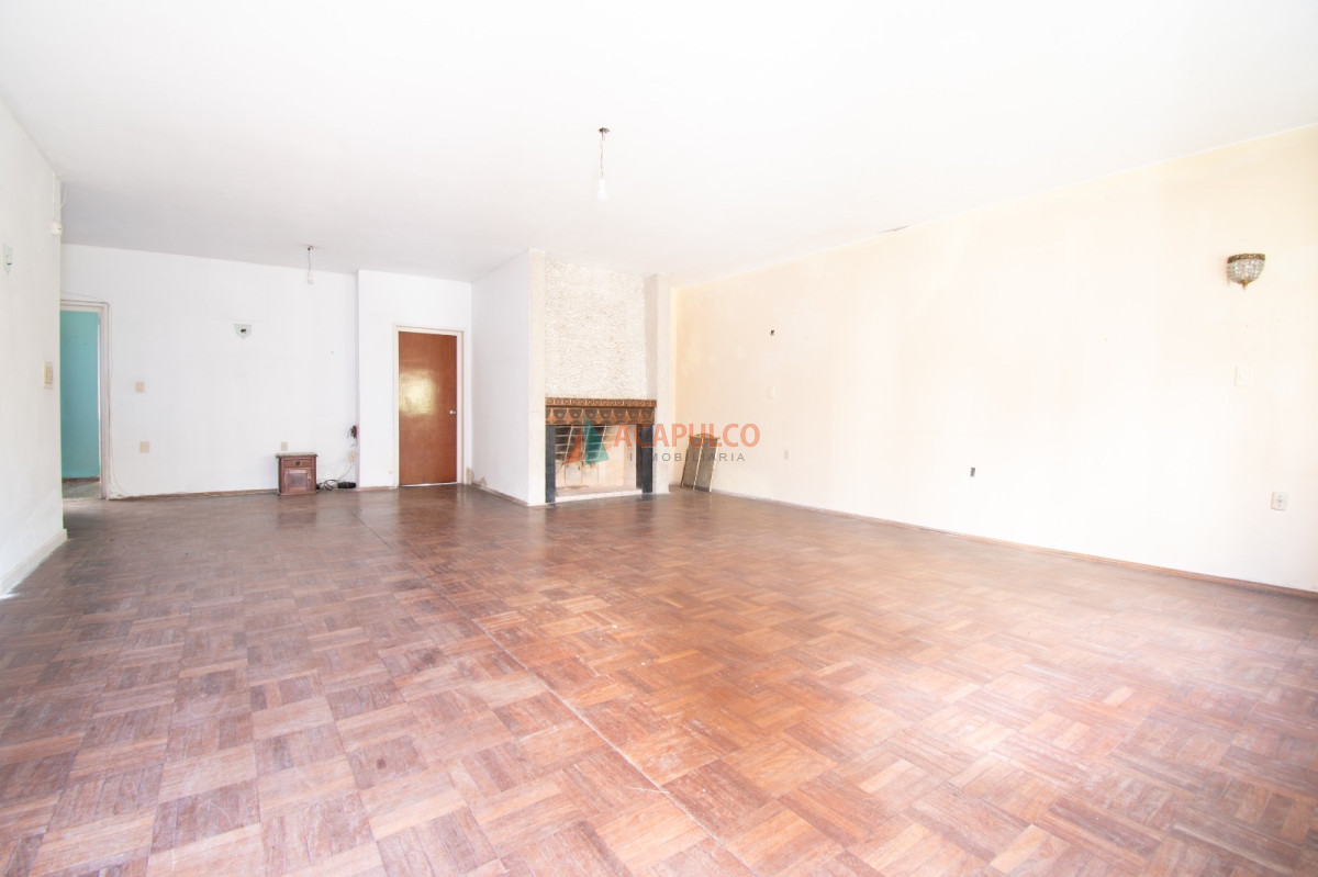 Casa ID.6094 - Venta casa 5 dormitorios fondo garaje en Pocitos a pasos del mar