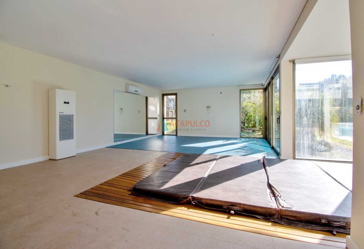 Casa ID.6184 - Venta Casa Barrio Privado  4 dormitorios, barbacoa cerrada, piscina climatizada, jacuzzi, sauna y gimnasio