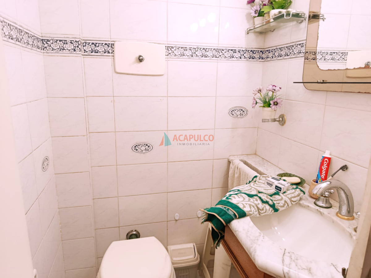 Casa ID.4630 - Casa en Venta 4 Dormitorios, 3 baños, fondo con Piscina y Parrillero.