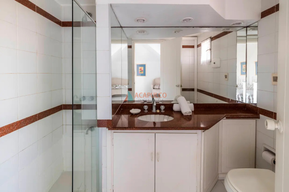 Casa ID.2099 - FRENTE AL MAR EXCELENTE VISTA- MUY BUENA CASA MUY BIEN EQUIPADA.