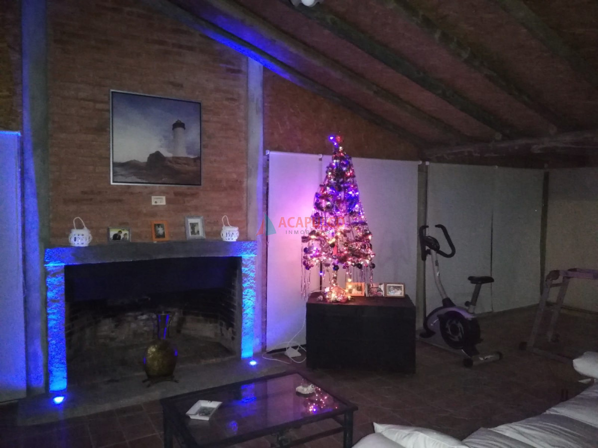 Casa Ref.2434/Casa-en-Balneario-Buenos-Aires,-4-dormitorios-* - Casa en Balneario Buenos Aires, 4 dormitorios *