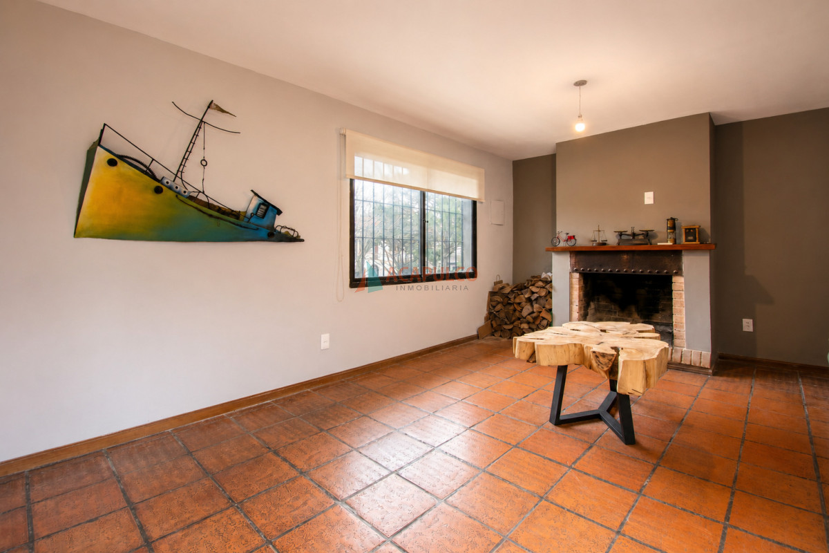 Casa ID.6515 - Alquiler casa 2 o 3 dormitorios en Carrasco, 2 cocheras, amoblada