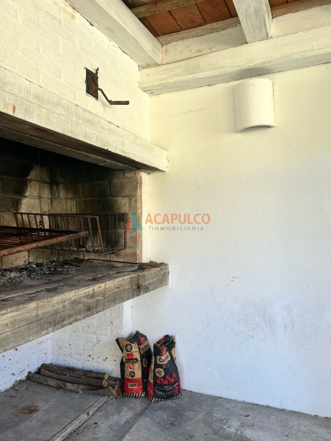 Apartamento ID.4702 - Casa en venta en La Barra frente al Mar 