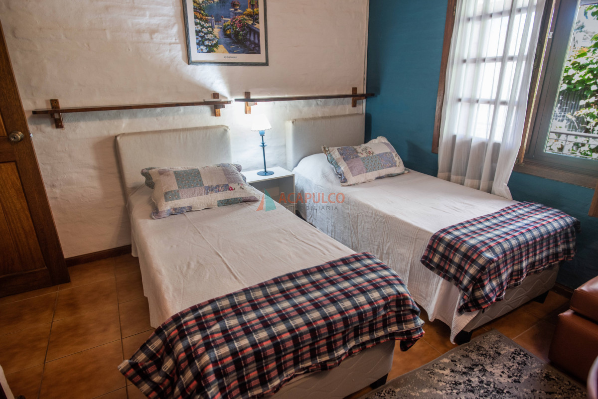 Apartamento ID.2610 - CASA EN VENTA 4 DORMITORIOS  Y DEPENDENCIA DE SERVICIO, PUNTA DEL ESTE