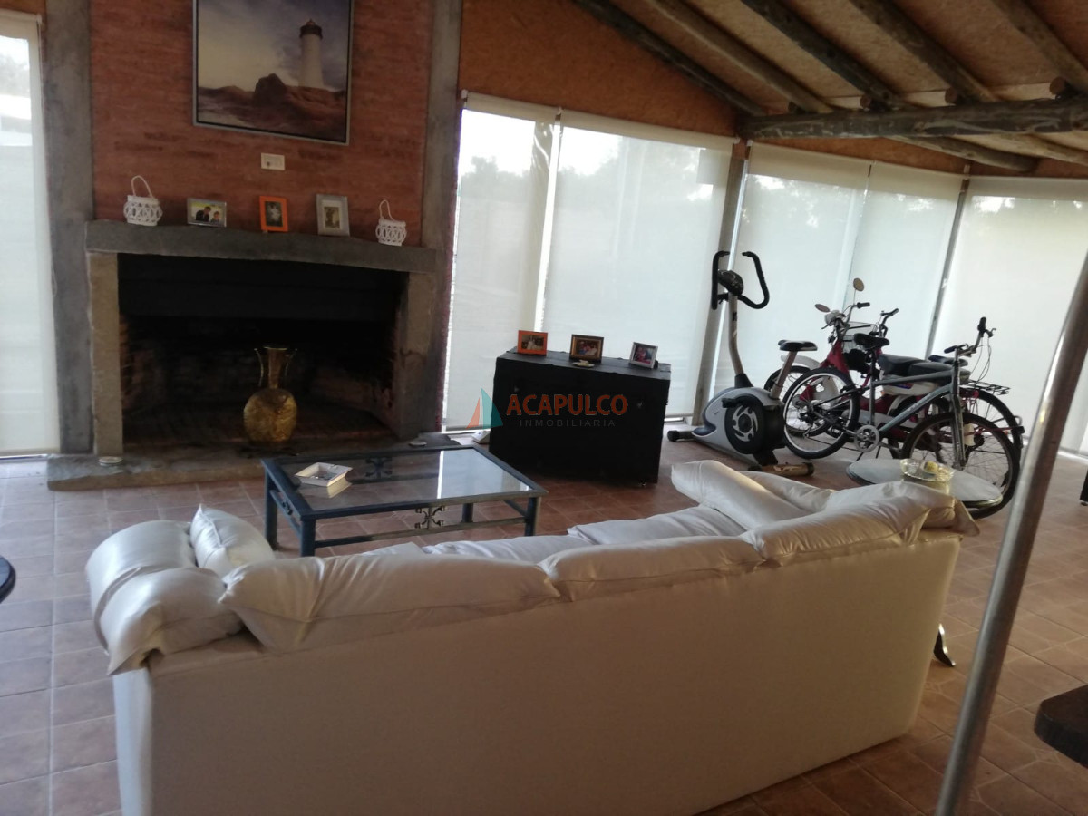 Casa Ref.2434/Casa-en-Balneario-Buenos-Aires,-4-dormitorios-* - Casa en Balneario Buenos Aires, 4 dormitorios *