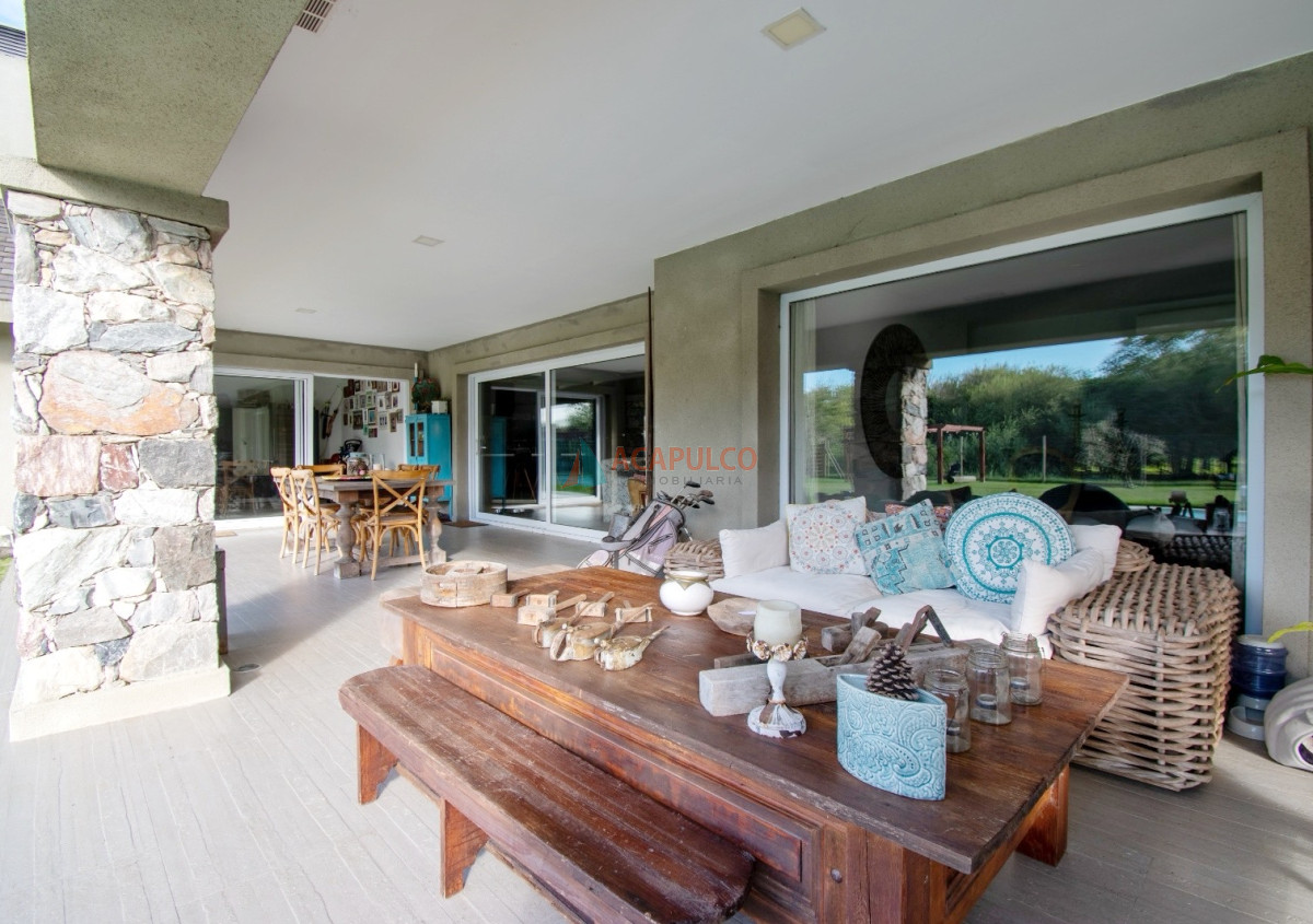 Casa ID.5190 - Venta Casa 4 dormitorios Barrio Privado