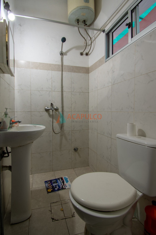 Casa Ref.6247 - Venta casa de 2 dormitorios con un apartamento de 2 dormitorios y cochera en la Blanqueada 