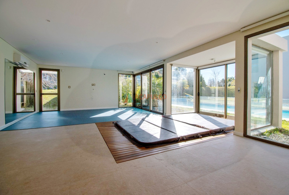 Casa ID.6184 - Venta Casa Barrio Privado  4 dormitorios, barbacoa cerrada, piscina climatizada, jacuzzi, sauna y gimnasio