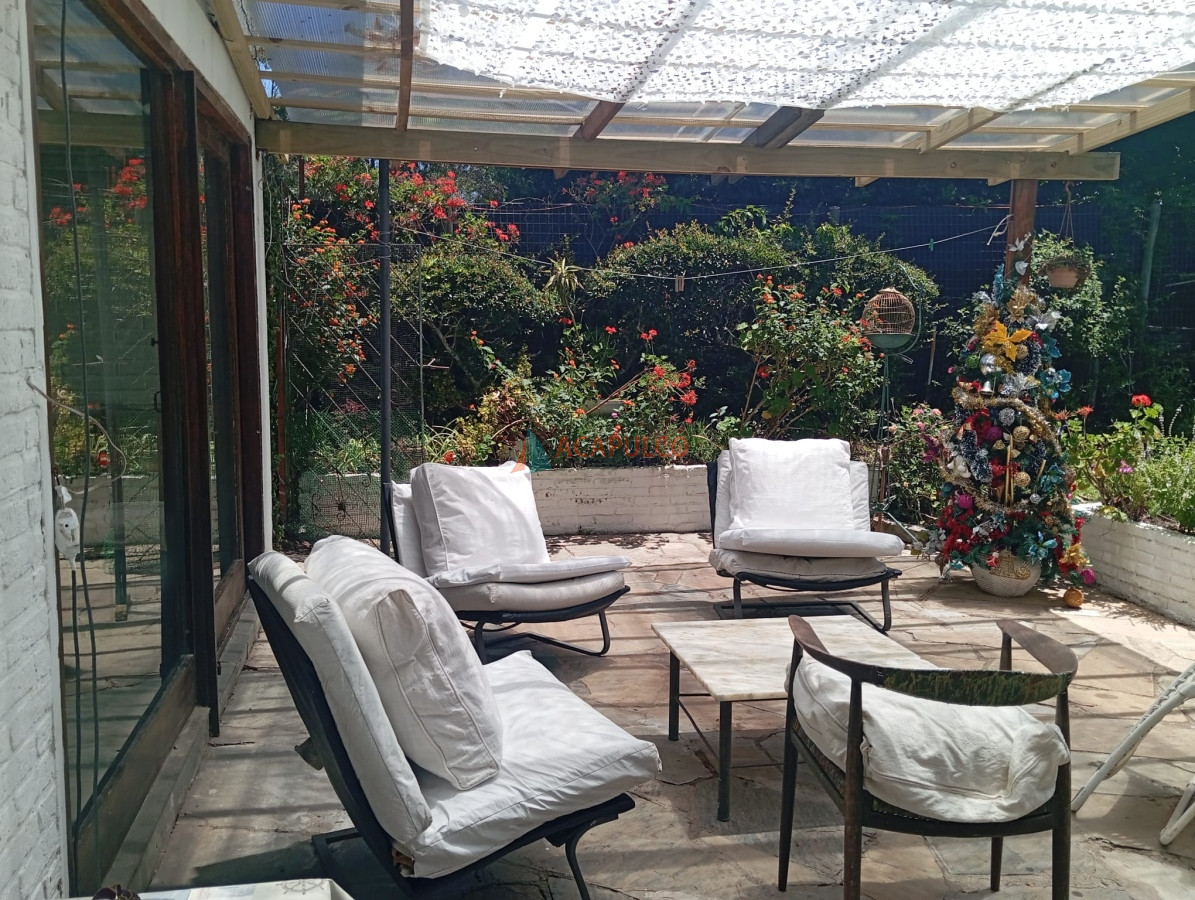 Casa Ref.2446 - CASA EN PINARES A 300 METROS DEL MAR - 4 dormitorios 3 baños y parque con Parrillero