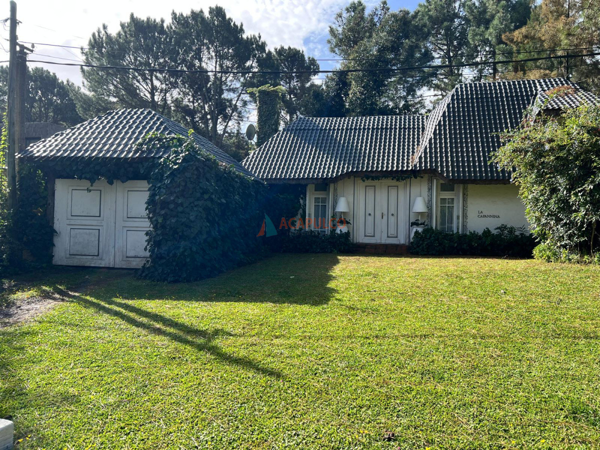 Casa ID.4722 - CASA EN PINARES 4 DORMITORIOS CON PISCINA