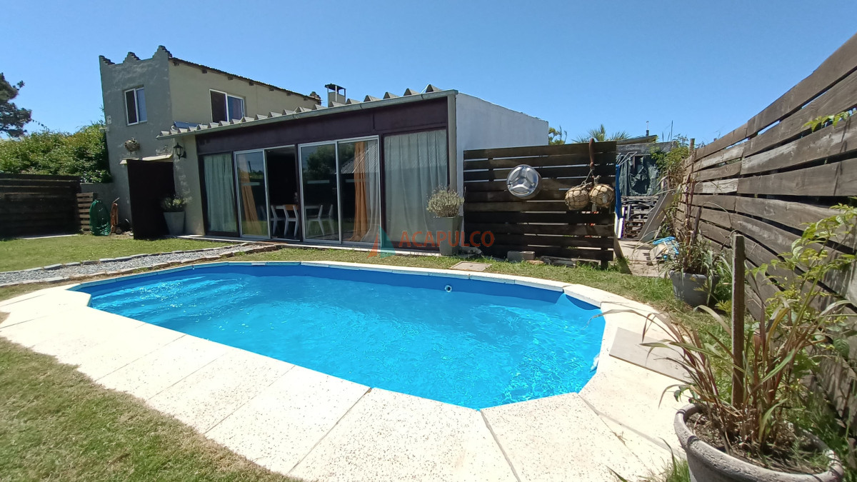 Casa Ref.2443 - Casa en Balneario Buenos Aires, 4 dormitorios 