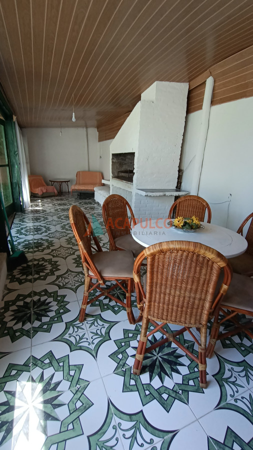 Casa Ref.2459 - Venta de cómoda casa en La Barra - 3 dormtiorios y 2 baños