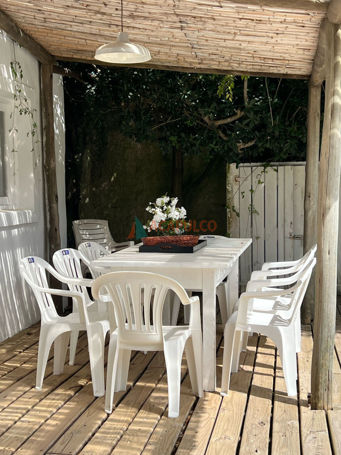 Apartamento ID.4702 - Casa en venta en La Barra frente al Mar 