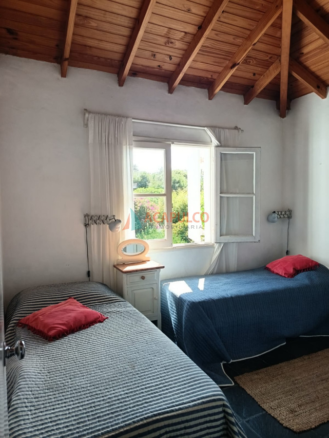 Apartamento ID.4702 - Casa en venta en La Barra frente al Mar 