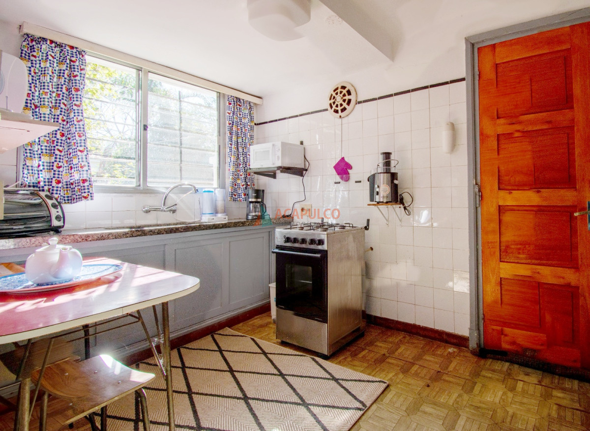 Casa Ref.6145 - Venta casa 3 dormitorios garaje y fondo en Atlántida