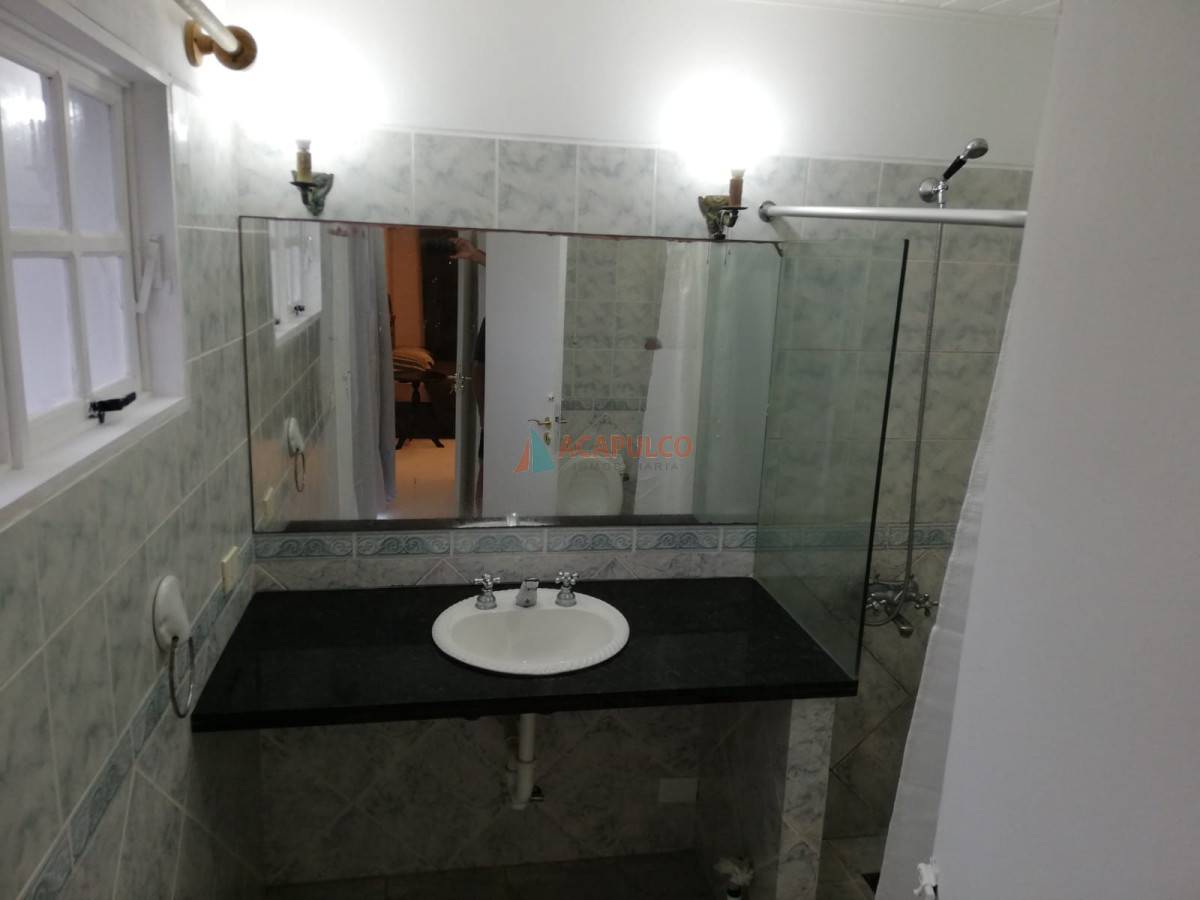 Casa Ref.2434/Casa-en-Balneario-Buenos-Aires,-4-dormitorios-* - Casa en Balneario Buenos Aires, 4 dormitorios *