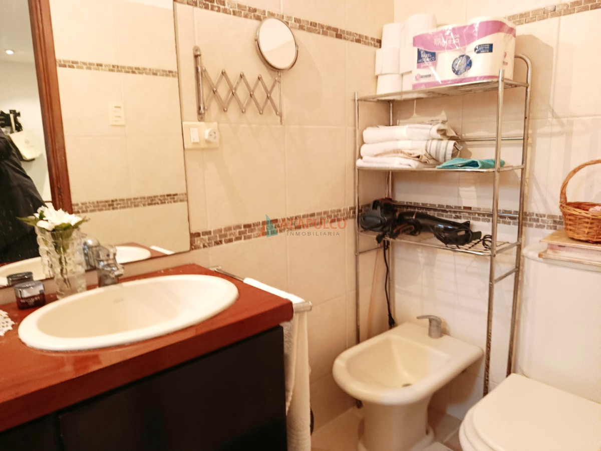 Casa ID.4630 - Casa en Venta 4 Dormitorios, 3 baños, fondo con Piscina y Parrillero.