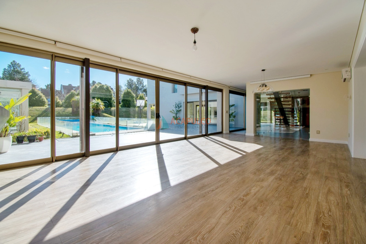 Casa ID.6184 - Venta Casa Barrio Privado  4 dormitorios, barbacoa cerrada, piscina climatizada, jacuzzi, sauna y gimnasio