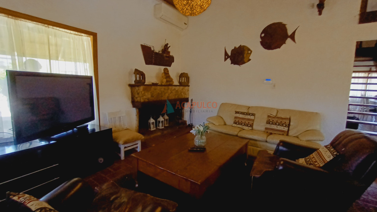 Casa Ref.2443 - Casa en Balneario Buenos Aires, 4 dormitorios 