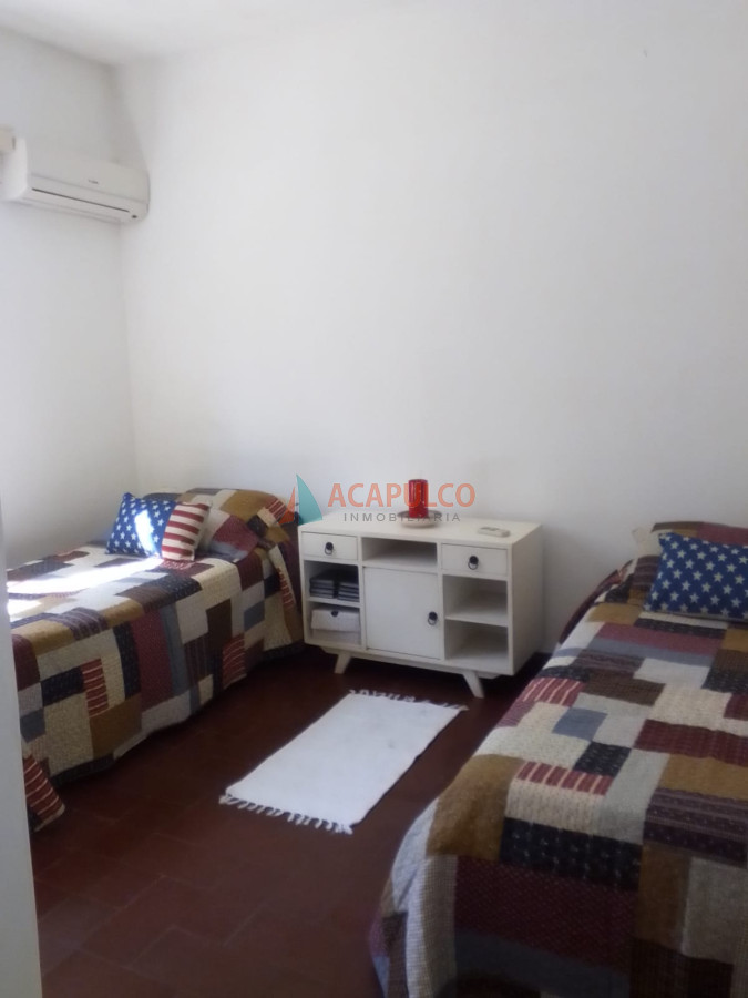 Casa Ref.4489/Casa-de-3-dormitorios-y-piscina-en-Cantegril---Punta-del-Este - Casa de 3 dormitorios y piscina en Cantegril - Punta del Este