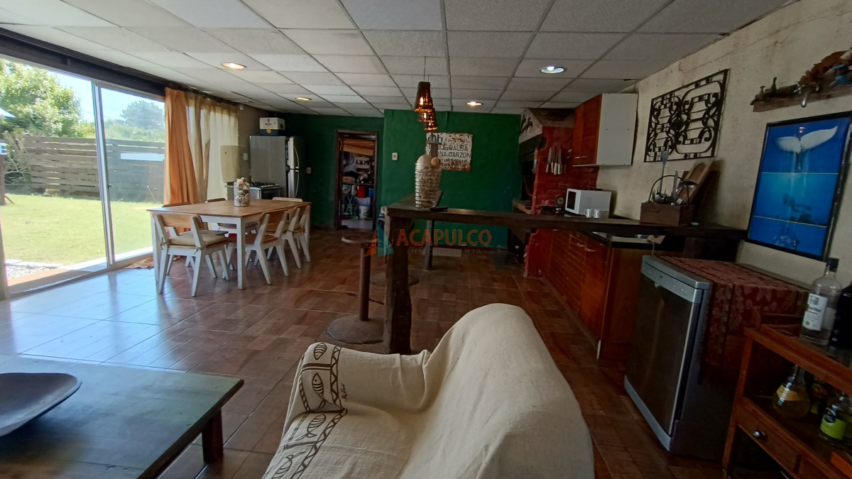 Casa Ref.2443 - Casa en Balneario Buenos Aires, 4 dormitorios 