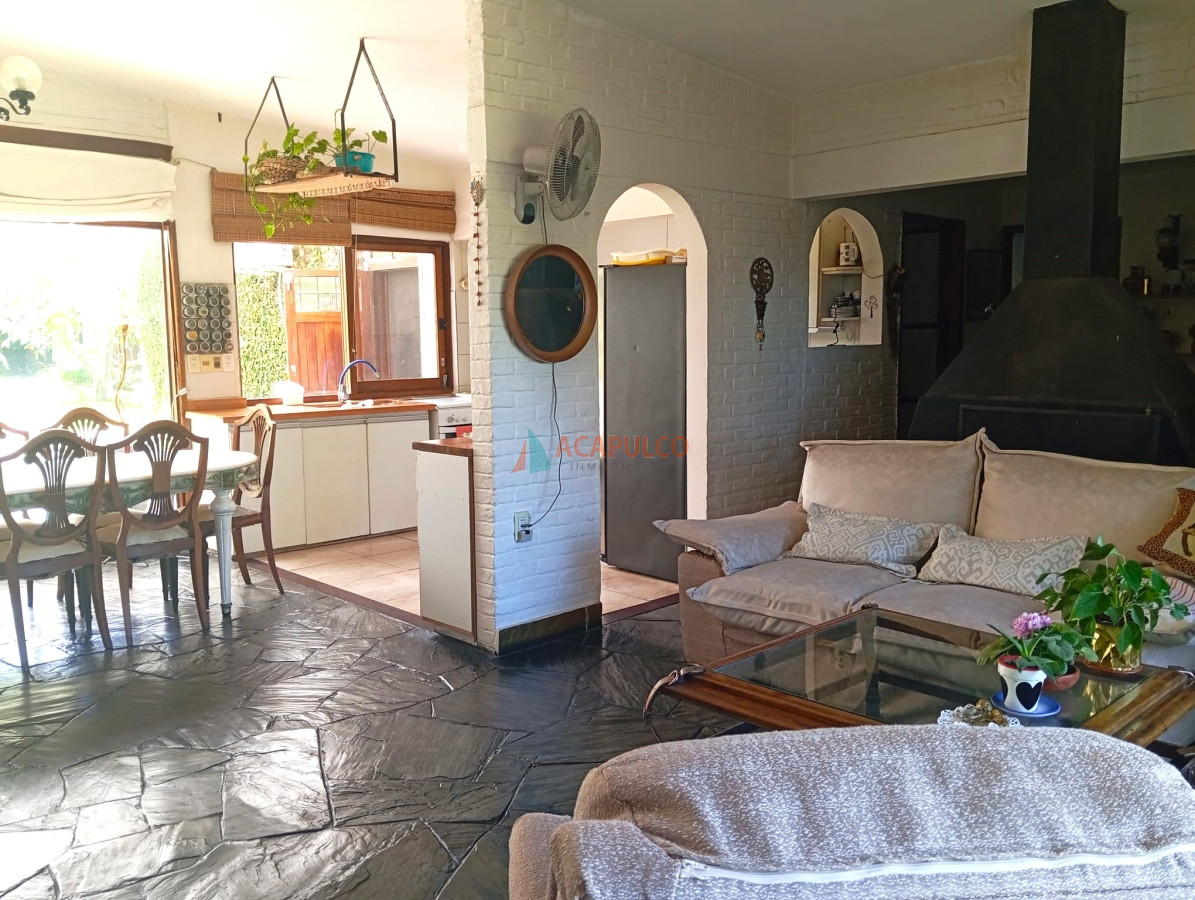 Casa Ref.2446 - CASA EN PINARES A 300 METROS DEL MAR - 4 dormitorios 3 baños y parque con Parrillero