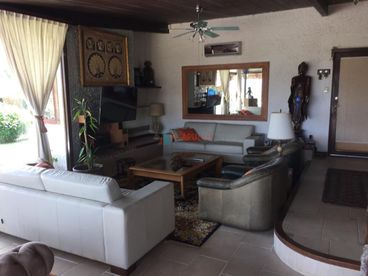 Casa ID.2044 - Casa en Mansa, 6 dormitorios  - piscina climatizada