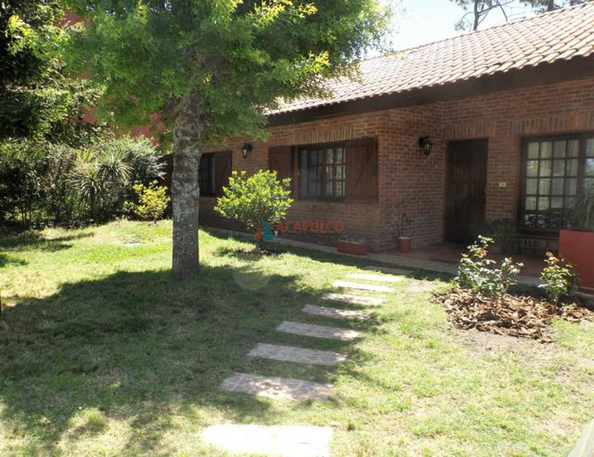 alquiler casa zona altos del pinar - 3 dormitorios y piscina climatizada - punta del este - acp4222c