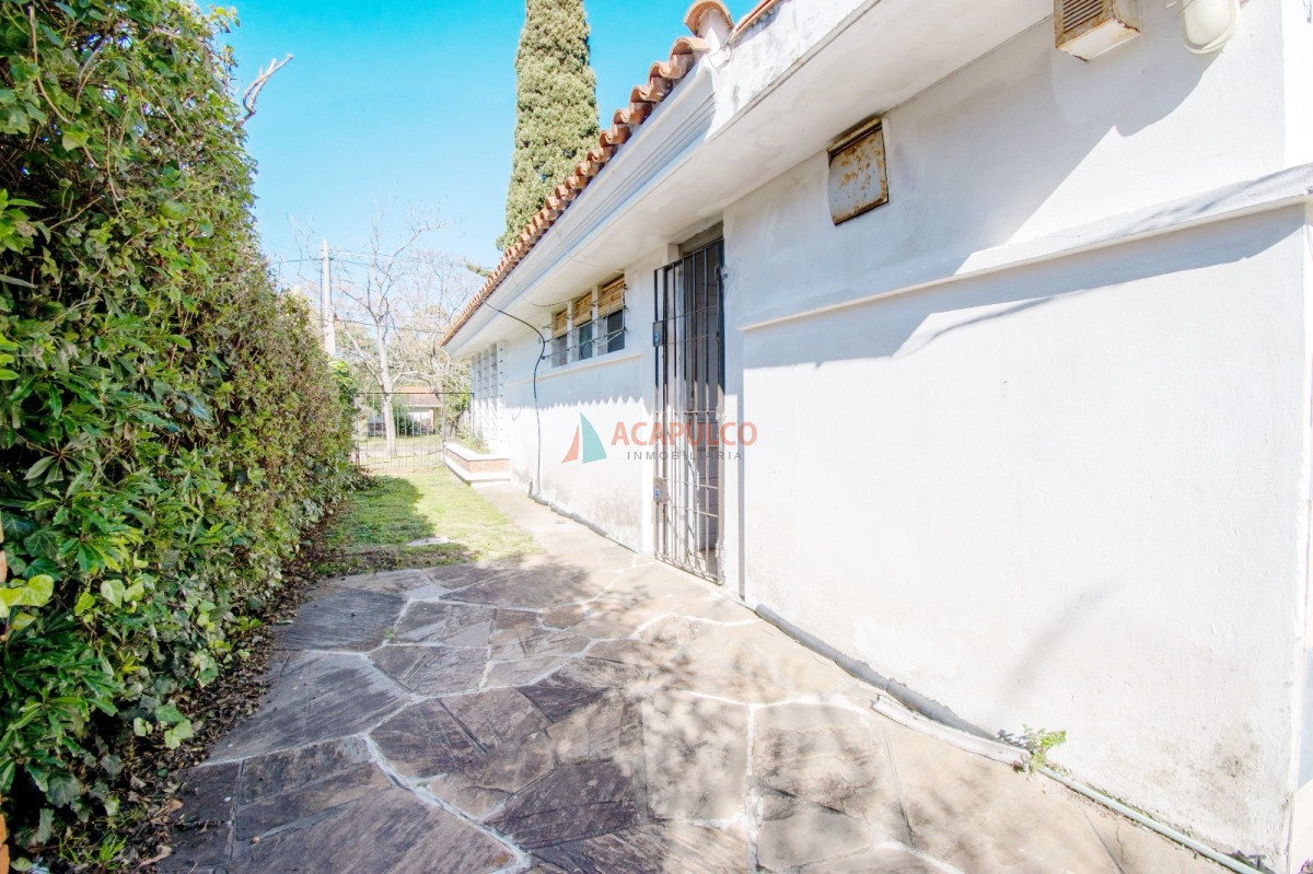 Casa Ref.6145 - Venta casa 3 dormitorios garaje y fondo en Atlántida