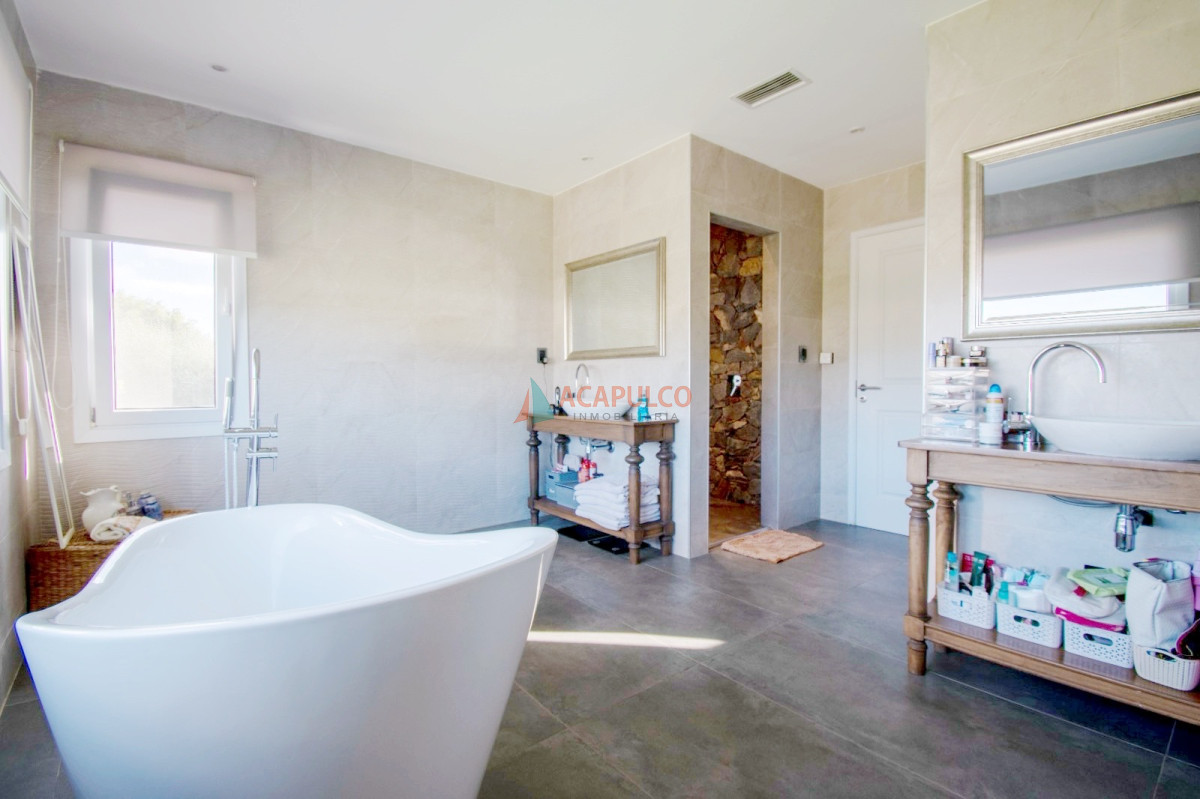 Casa ID.5190 - Venta Casa 4 dormitorios Barrio Privado