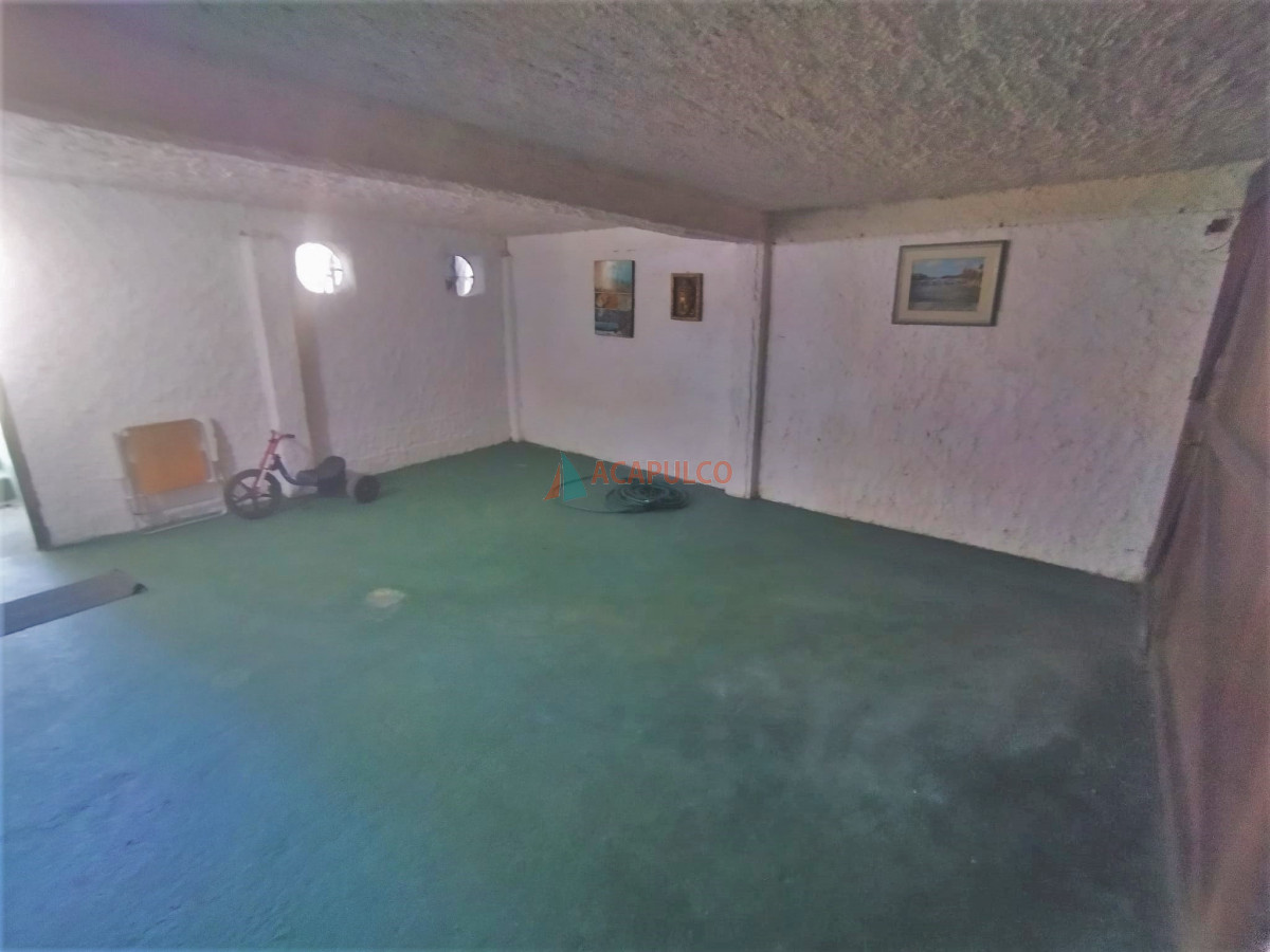 Casa ID.2433 - En Mansa a metros del mar, amplio.