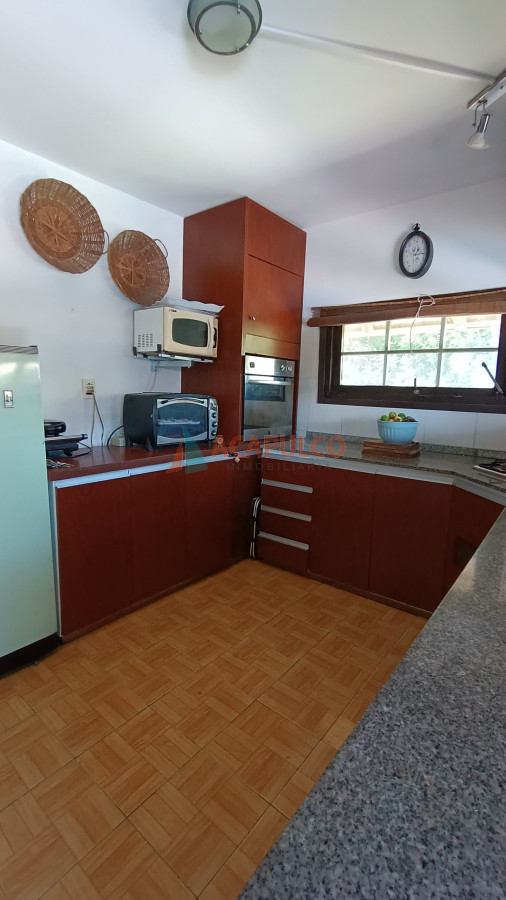 Casa Ref.2443 - Casa en Balneario Buenos Aires, 4 dormitorios 